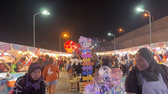 Ярмарка на мосте Сарасин | Вкусные пончики, куча народу и классная музыка, которой не ждали смотреть онлайн