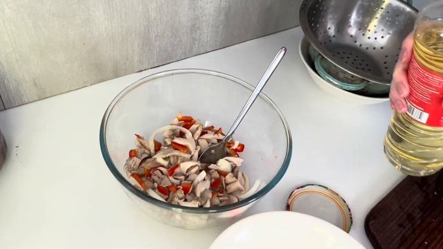 Готуємо підливку вушка салат з грибів пончики та інше