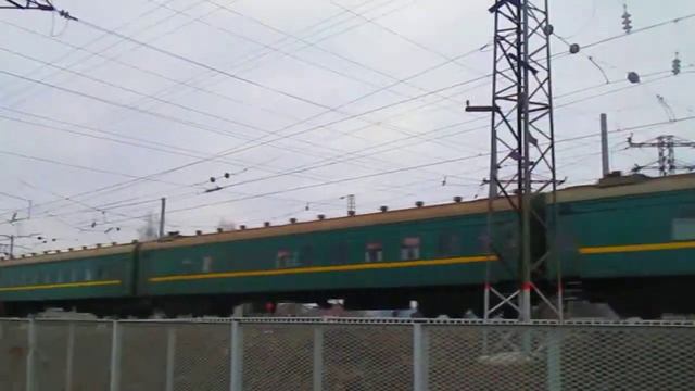 Электровоз ЧС7 с поездом№341Ф Москва-Кишинёв, станция Нара 17.11.2014 смотреть онлайн