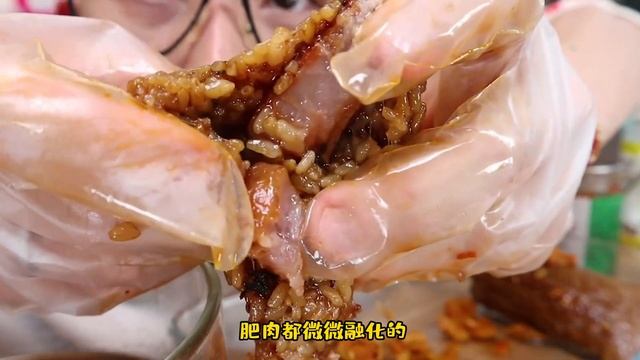 满满都是#肉粽子 ，隔段时间就想吃，#粽子 还是肉乎乎的好吃【吃饭啦光小强】 смотреть онлайн