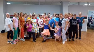 ЗУМБА ГОЛД®|ZUMBA GOLD®| Диана Кузнецова|Флешмоб 8 марта|"Oh, Pretty Woman"|Roy Orbison