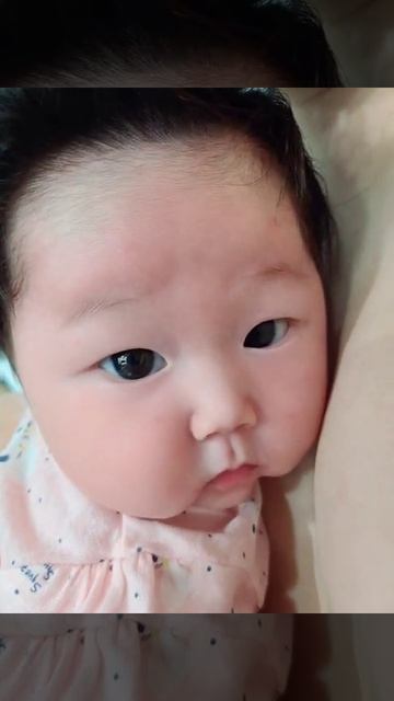 [봄이일상기록_31일] 아빠는 캥거루케어 중~☆ 보일듯말듯 보조개 발견! смотреть онлайн