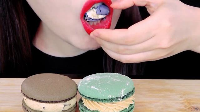 ASMR Yummy Soft Macarons Eating No Talking 말 없이 먹는 맛있는 부드러운 마카롱 ZOEYASMR