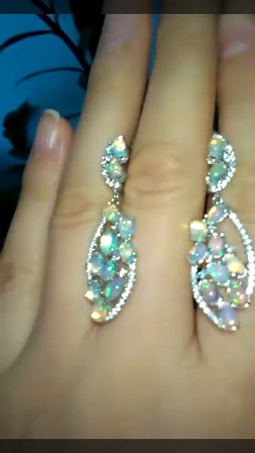 Серебряные серьги с натуральным огненным опалом и фианитами. смотреть онлайн