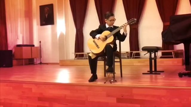 Каратист - Гитарист / Концерт La Fiësta Salsa / Одно, другому - помогает на канале Leo Lew в Польше смотреть онлайн