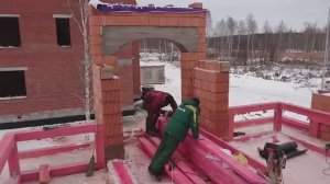 Стройка зимой на Крыше коттеджа. Делаем стропило. Подготавливаем детали под хребет.