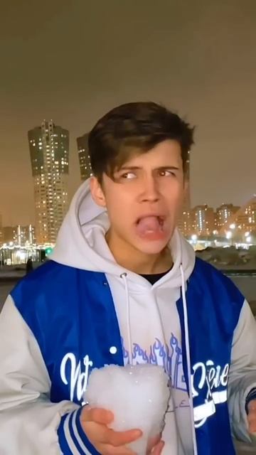 Можно ещё лета и тепла ☀️ а то я не хочу сейчас зимы и снега 🥶 смотреть онлайн