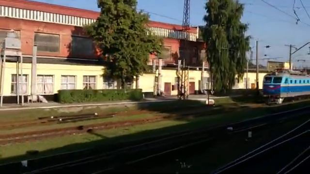 отправление со станции Харьков-пассажирский на север, знаменитое депо Октябрь электровозы ЧС2 и ЧС7