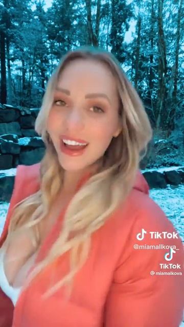 sexy milf Mia malkova singing смотреть онлайн