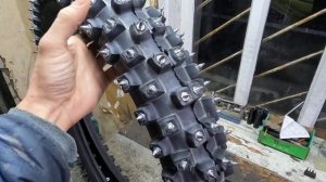 Шиповка болтами кроссовой покрышки своими руками!!!