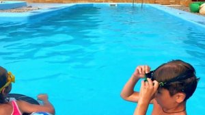 Челлендж в бассейне  Антон и Полина Крутошок