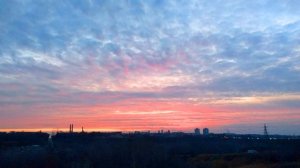 Малиновый свет упал на окна 17 декабря 2019 года