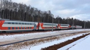 Электровоз ЭП20 с двухэтажными вагонами