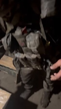 Грязные, мокрые, усталые
Не сломить Российского военнослужащего