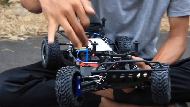 AMPUNNN..!! Traxxas Slash 4x4 Ultimate Menggila..Suara nya full BASS смотреть онлайн