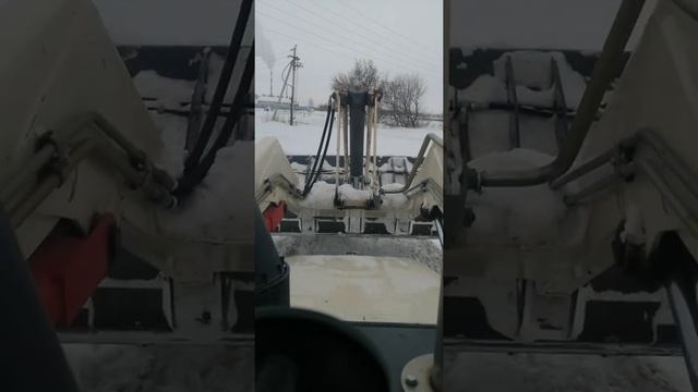 Терекс тлб 825 Чистка обочины от снега для лесовозов смотреть онлайн