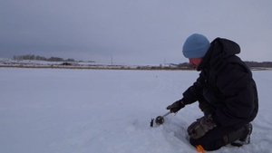 Расставил жерлицы и жду сработку. Приятного просмотраРыбалка на жерлицы. Март 2025.