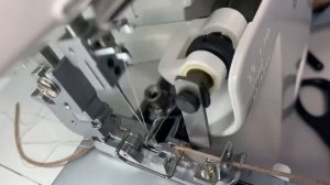 СНОГСШИБАТЕЛЬНЫЙ ЭФФЕКТ!ПРИШИВАЕМ ШНУР на ОВЕРЛОКЕ.