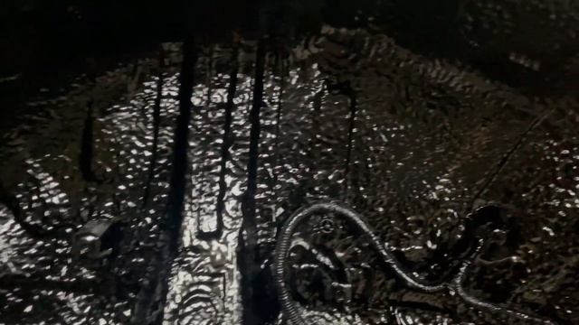 Мастика выполняет как шумоизолирующую функцию, так и создает антикоррозийный эффект. Kia Sorento.