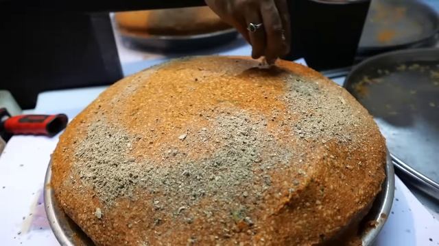 Индийская уличная еда - Самый большой жареный бисквит в мире! Раджастан Индия смотреть онлайн