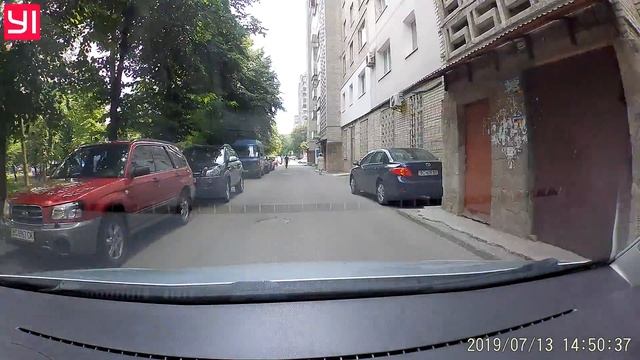 Xiaomi Yi Smart Dash Camera смотреть онлайн