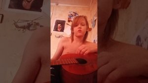 играю на гитаре