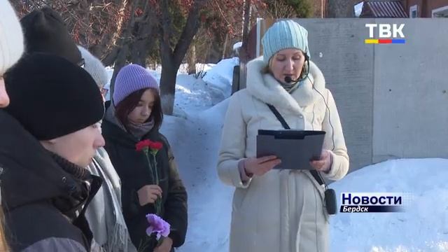 В Бердске возложением цветов и минутой молчания почтили память Героя СССР Дмитрия Пастухова