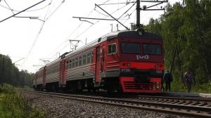 ЭТ2М-089 сообщением Нижний Тагил - Каменск-Уральский делает остановку на о.п. Строитель