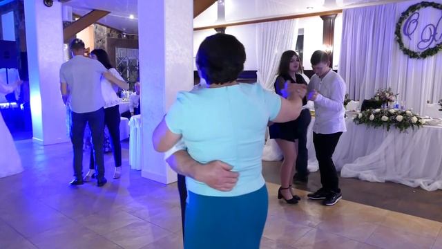 НІЧ ЯКА МІСЯЧНА - ВЕСІЛЬНИЙ ВАЛЬС. ГУРТ ТАЛІСМАН. ЗАВІЙ - GREEN PARK 2021. @VESILLYASHOW смотреть онлайн