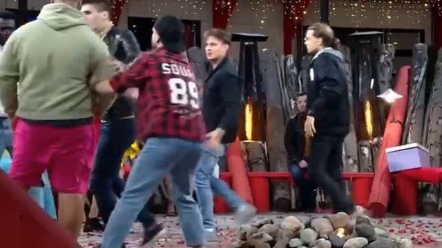 Глеб Жемчугов покаялся перед зрителями за то, что поднял руку на Роинашвили смотреть онлайн