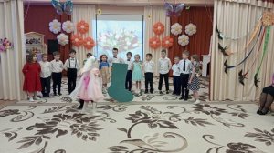 Окно и гном