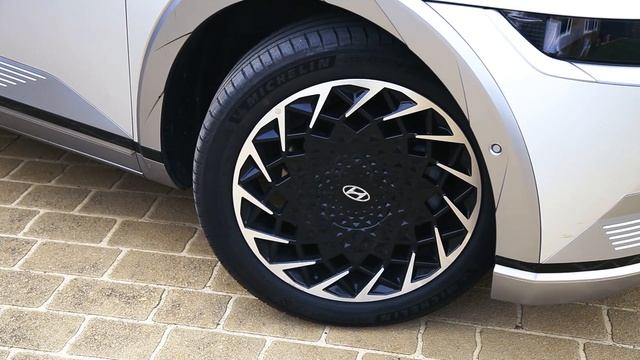 Hyundai IONIQ 5 - Buyers Guide & Review смотреть онлайн