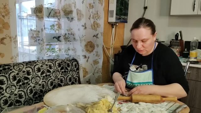 МУЖУ ЗАХОТЕЛОСЬ ВАРЕНИКОВ, СТРЯПАЮ И БОЛТАЮ. смотреть онлайн