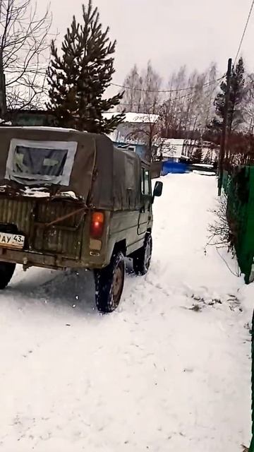Чистим снег в деревне на ЛУАЗе!Старичек ещё могёт! #snow, #4x4, #off-road, #нива, #cool, #покатушк смотреть онлайн