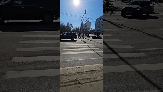 С 8 марта красотки, мужчины давайте будем оригинальными, постоянно дарить розы банально.