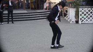 Девушка в Казани классно танцует Джексона