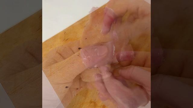 Куриные рулетики в беконе. Вкусные рецепты смотреть онлайн