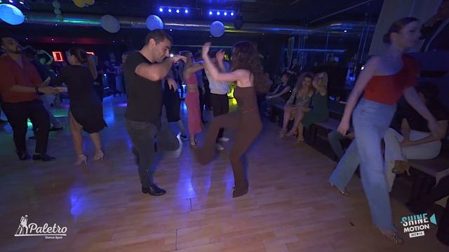 Vangel Stoianov & Viktoria Yordanova - Salsa Social Dance | Paletro & Abayomi Christmas Party Time смотреть онлайн