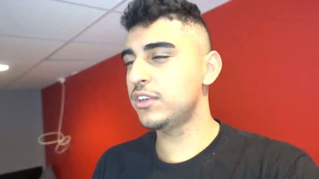 GORILLA IN PUBLIC смотреть онлайн