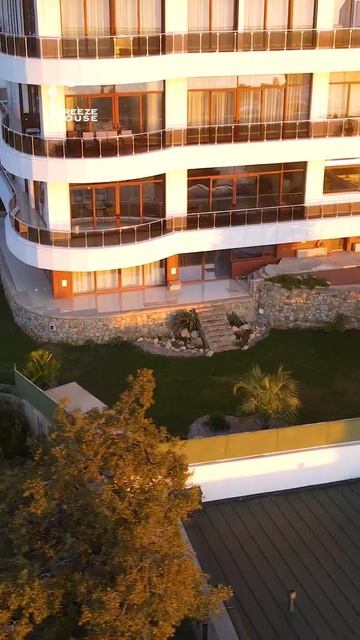 Видео с дрона элитные ЖК в Ялте у моря. Sky Plaza. Южный берег. Opera Prima