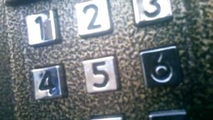 ОТКРЫТЫЙ ДОМОФОН ЗА 30 СЕКУНД/\ЗЛАЯ БАБУЛЯ