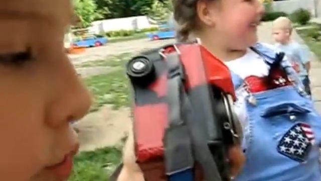 Інтерв'ю. Даня знімає юних художників в студіі kARTinna смотреть онлайн