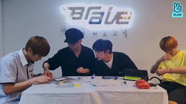 찬이 ✨비즈교실✨ 열었닼🏫💘 смотреть онлайн