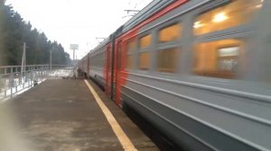 Электропоезд ЭР2Р-7067 платформа Хлюпино отправляется до станции Звенигород