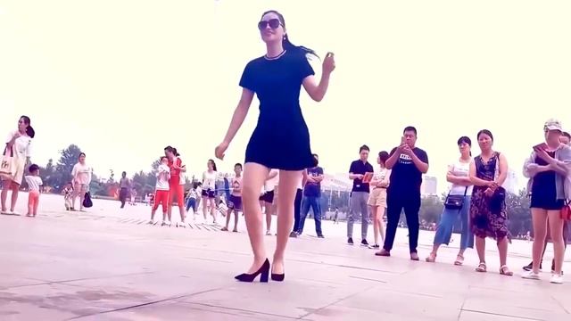 Завораживающий танец Китаянка Цинцин танцует под песню Айдамир Мугу Черные глаза