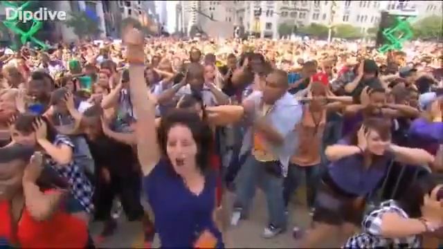 Очень позитивное видео!!!  Опра зажигает своих поклонников!!!! смотреть онлайн