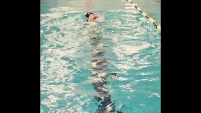 Усан сэлэлтээр анх хичээллэж байгаа би мэрийсээр. Тийм амар эд биш байна. 두 달 노력하고 있어요. 쉬운 일이 아니네요