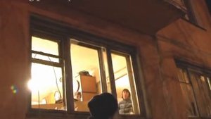 Ночные хулиганы разбили все стёкла в квартире ...