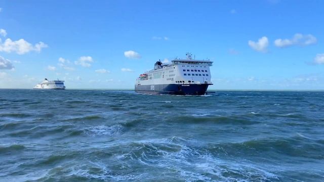 Le port de Calais en 4K смотреть онлайн