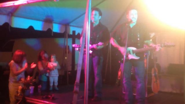 Laney Playing the Tambourine смотреть онлайн